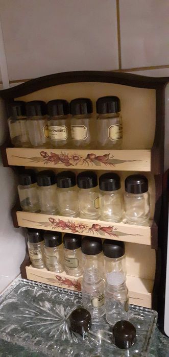 Stojak na przyprawy.