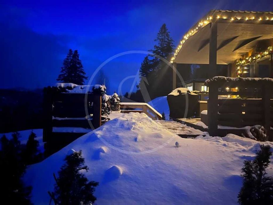 Сучасний котедж в котеджному містечку в Карпатах Славське (Славсько)