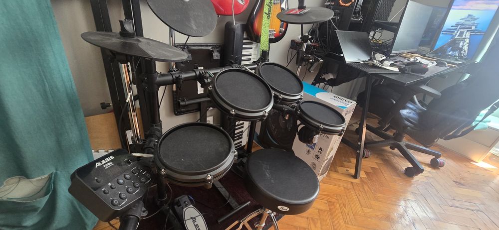Bateria Eletrônica Alesis Turbo Mesh + Banco + Tapete