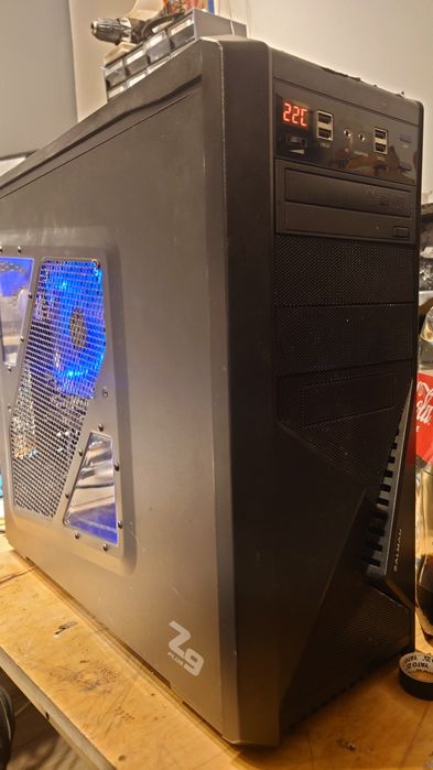 Komputer stacjonarny monitor myszka klawiatura cały zestaw