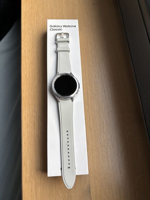 Samsung Galaxy Watch 4 Classic 46mm - Srebrny - SM-R890