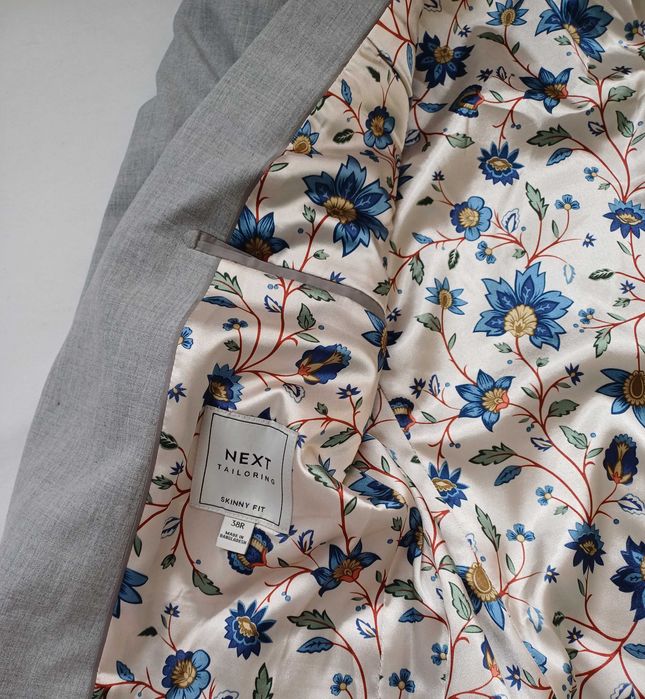 Новий чоловічий костюм.