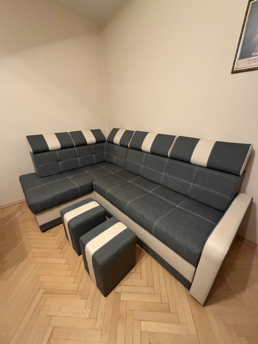 Narożnik szaro-kremowy + 2 pufy