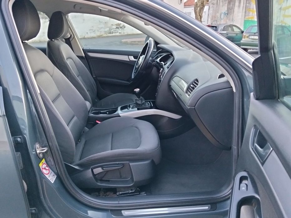 Audi A4 Avant 2.0TDI B8 em estado novo.