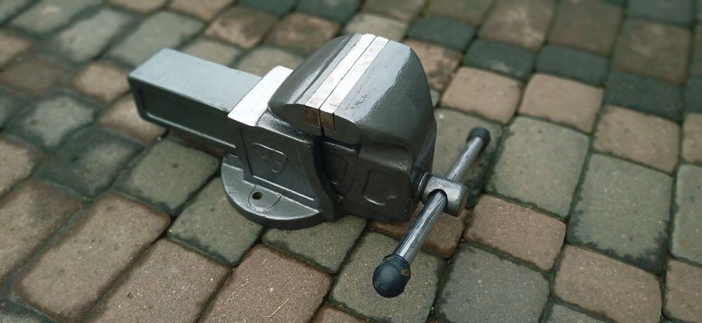 Тиски Б/у, ссср, слесарні.