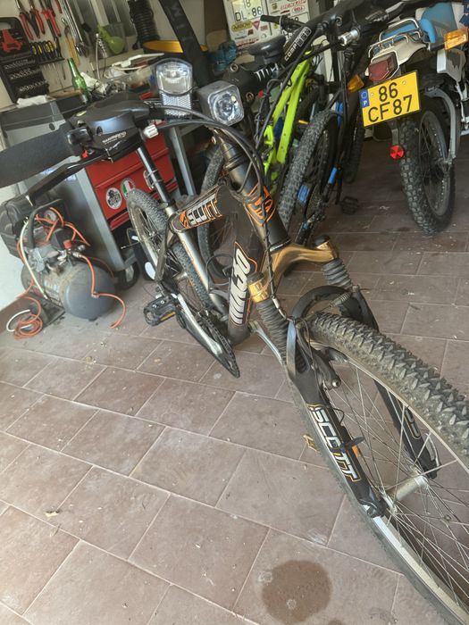 Bicicleta preta tamanho normal