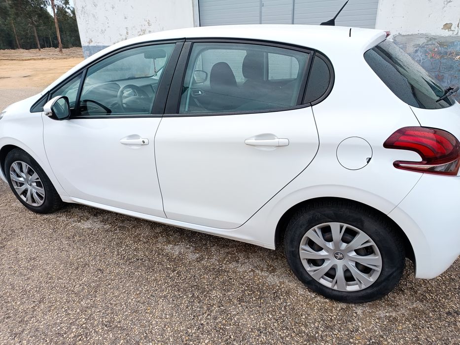 Peugeot 208 1.6 HDI 75cv