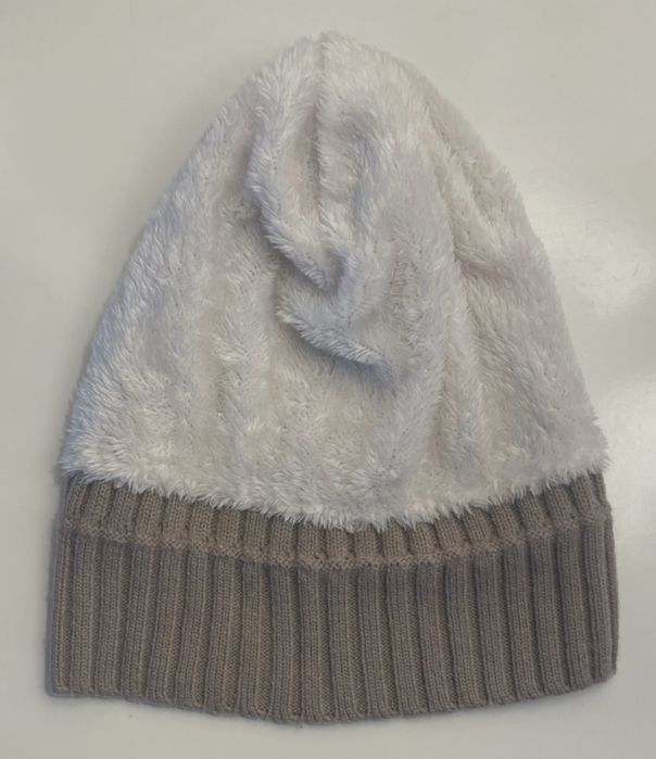 Gorro bege com interior em pêlo – super confortável