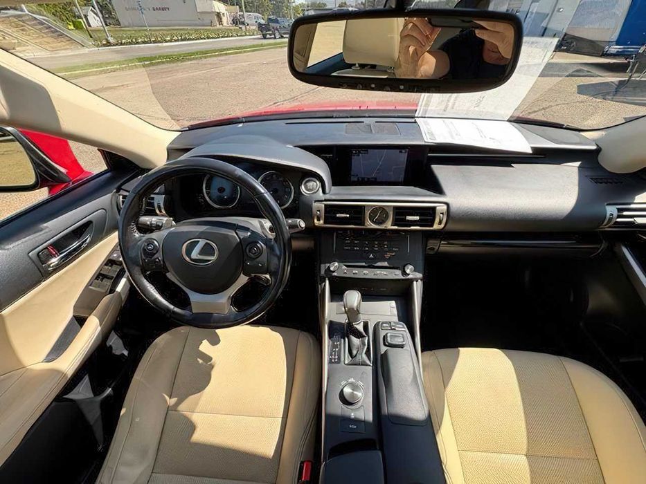 Lexus IS 300      2016