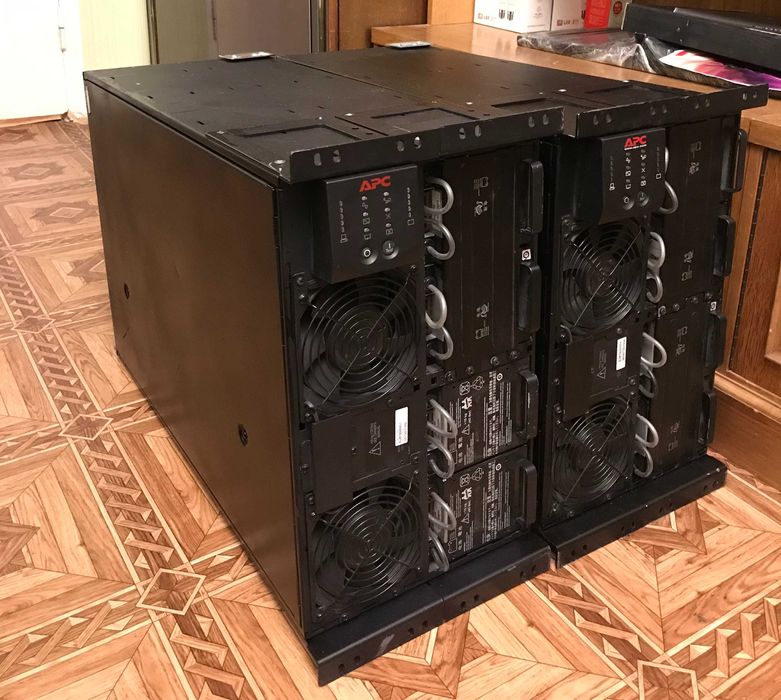 бесперебойник ИБП APC Smart-UPS 8000