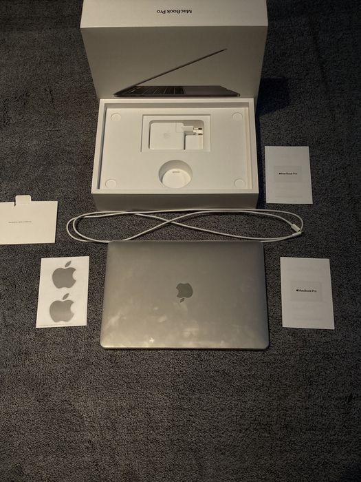 Apple MacBook Pro 2020 13,3 cali 8gb RAM/256gb SSD I5 *GRATIS ETUI*