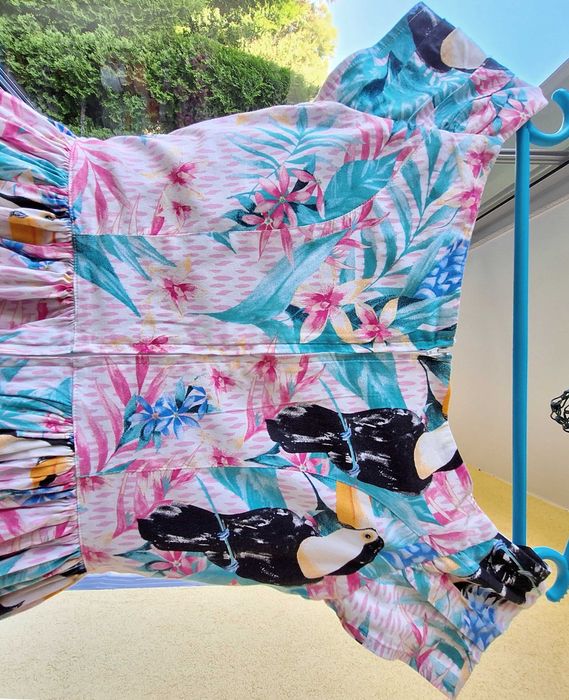 Bawełniana sukienka w kwiaty i tukany Hell Bunny