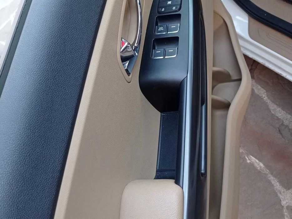 Kia Carnival 2018 сімейний автомобіль