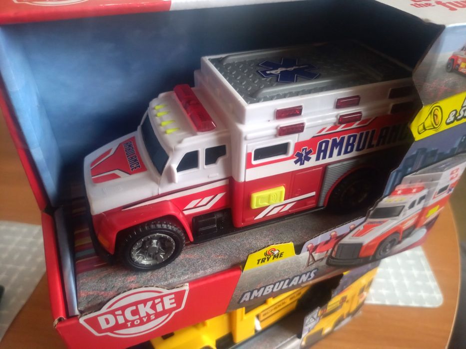 Nowy samochód karetka dicke