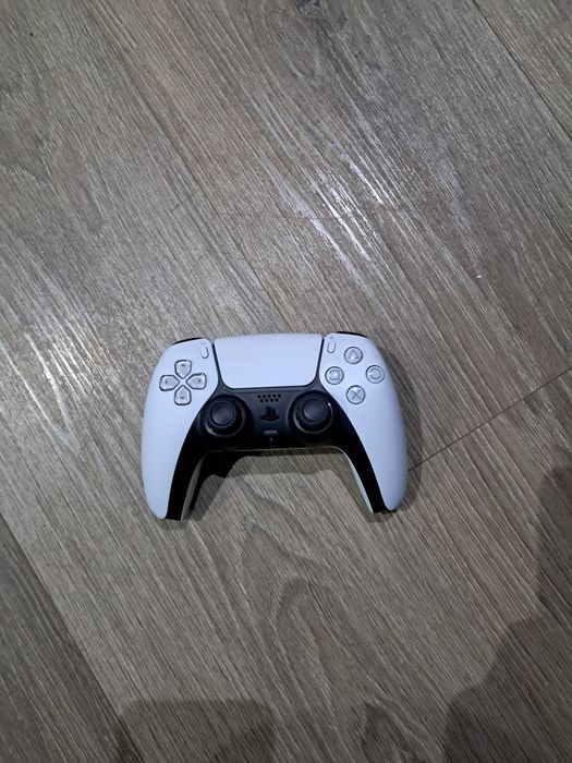 Vendo Ps5 com um comando