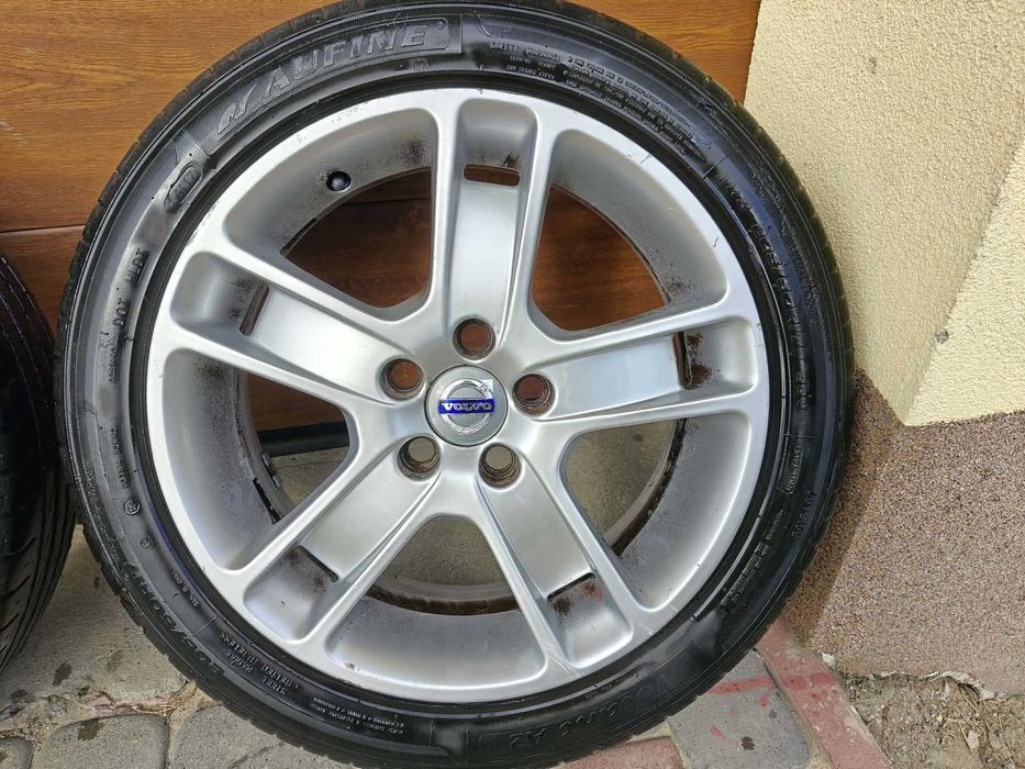 Felgi Volvo R 17 7J 5x108  V50 V30 plus opony