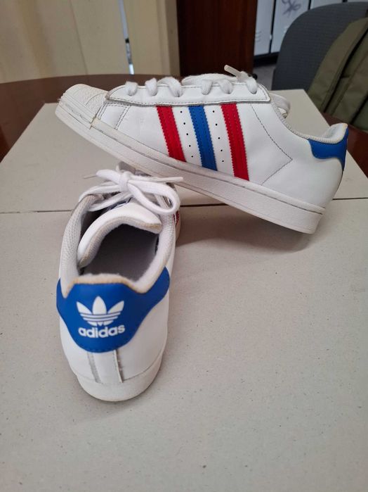 Sapatilhas adidas em bom estado