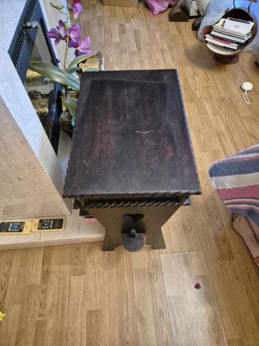 Mesa de apoio antiga em madeira maciça – modelo de corações com gavet