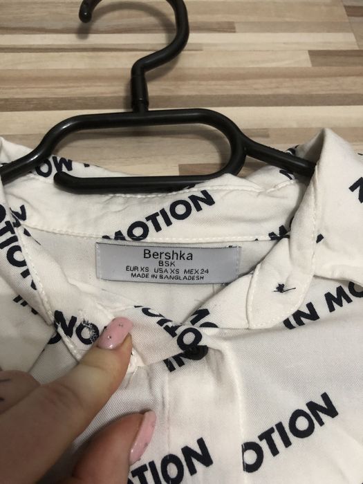 Biała koszula z napisami Bershka XS