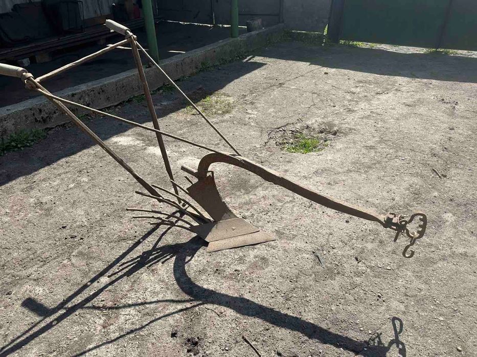 Продам конный плуг,викопувач картоплі