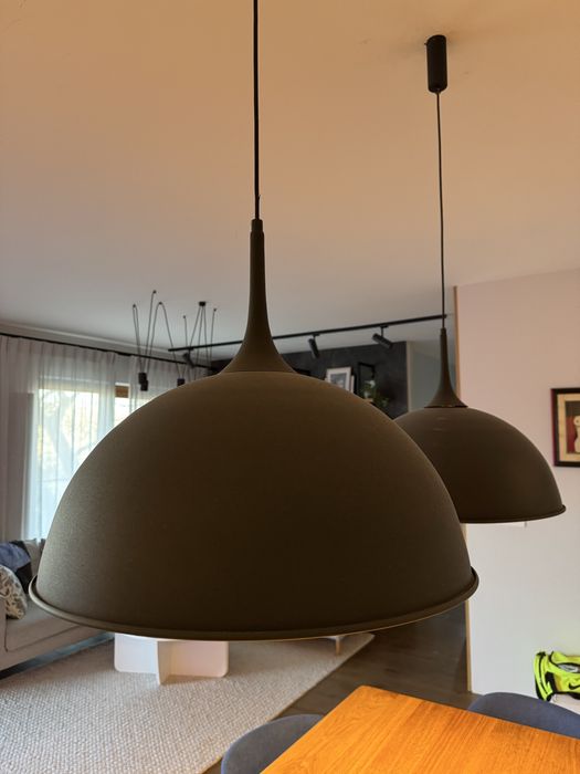 Czarne klasyczne lampy stołowe