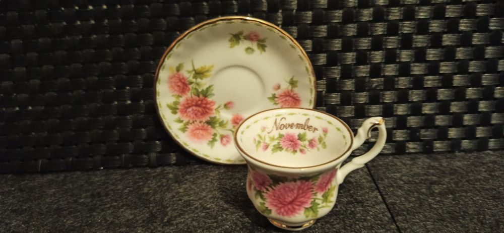 Porcelana Anglia Royal Albert Chryzantema, Listopad  DUO