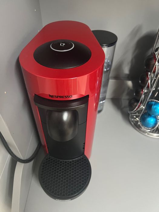 Vendo Nespresso Vertuo vermelha