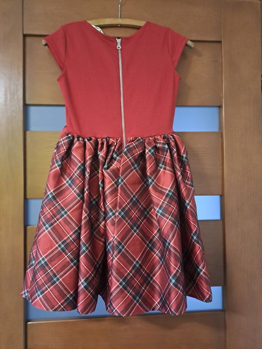 Sukienka czerwona hm 134/140