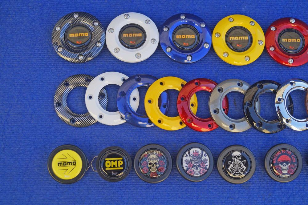 Кнопка и накладка звукового сигнала на спортивный руль