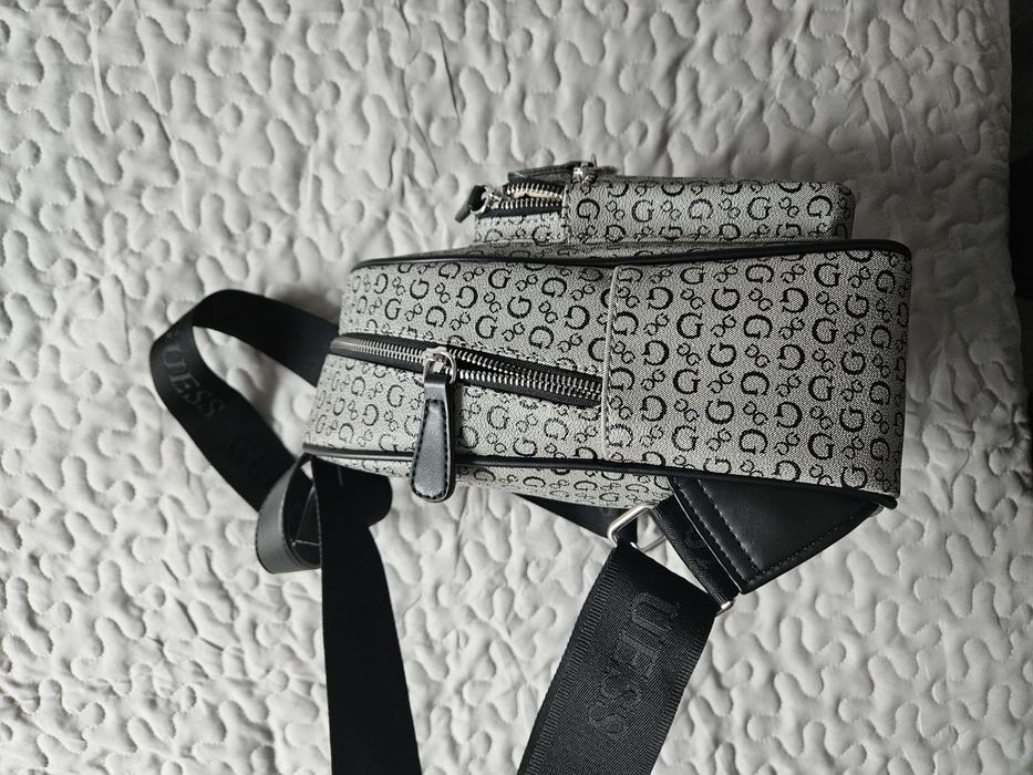 Mały plecak damski Guess, oryginalny