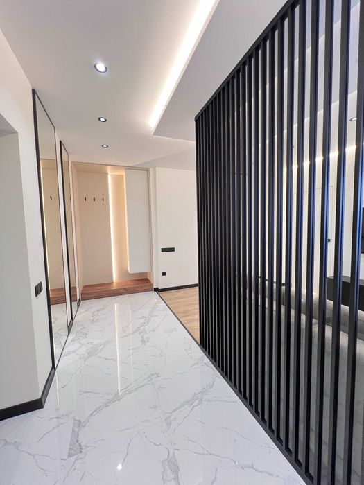 ТОПОВА євроТРІЙКА в районі центру повністю укомплектована