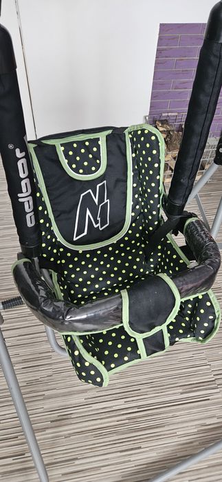 Huśtawka pokojowa, na stelażu.