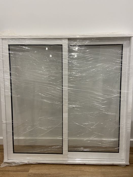 Janelas em aluminio brancas com vidro normal