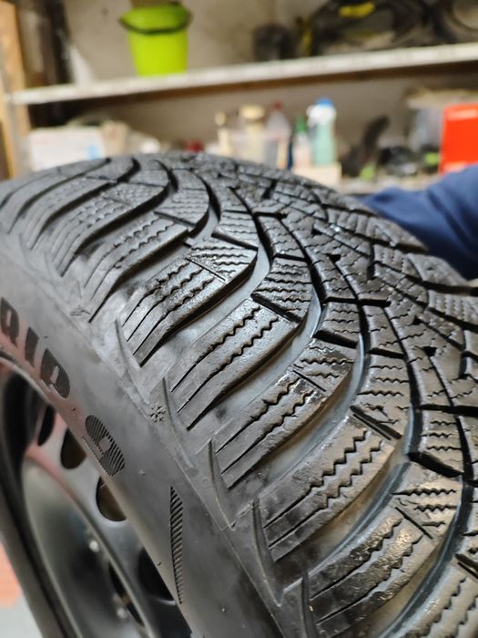 Koła R15, 5x112 z oponami zimowymi Goodyear 195x65 oraz z kołpakami VW