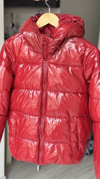 Червона лакована куртка MOHITO
