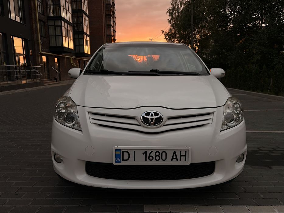 В продажу Toyota Auris 2010 рестайлінг
