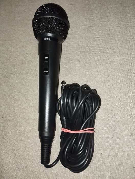 Мікрофон вокальний динамічний для караоке.