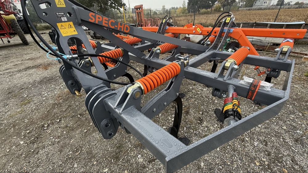 Pokazowy Kultywator dłutowy bezorkowy MANDAM Spec HD  oraz Agromasz