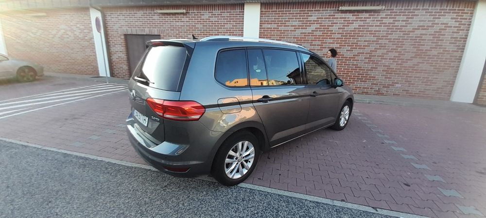 Vendo volkswagen touran 2016 em bom estado.