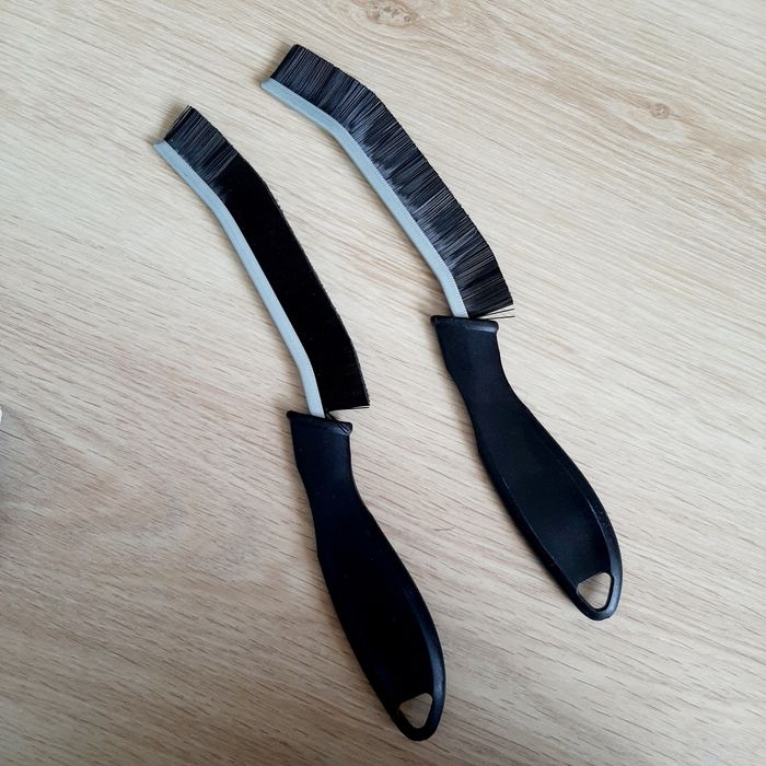 2 szczotki szczoteczki do trudno dostępnych miejsc Cleangor