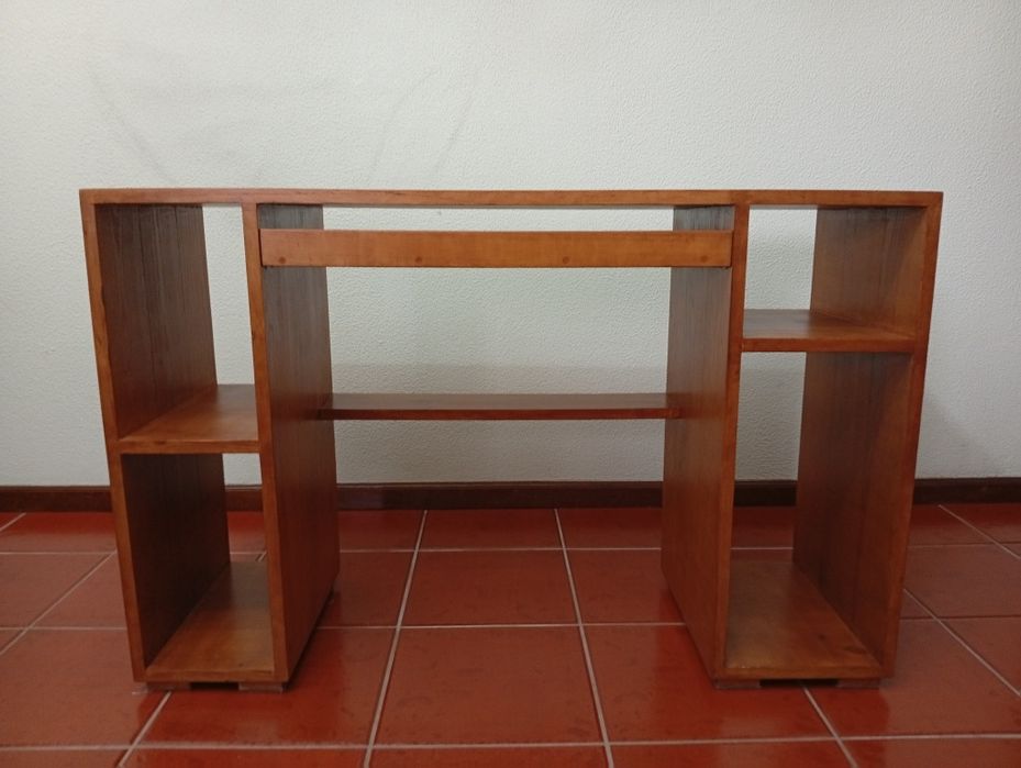 Secretaria de madeira