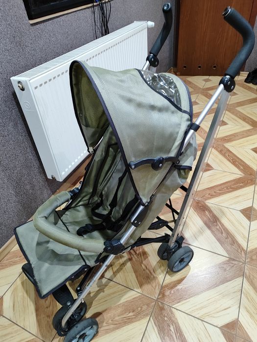 Wózek parasolka dla dziecka.