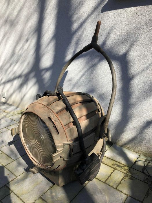 Industrialna lampa kultowej marki Hewitt Universal