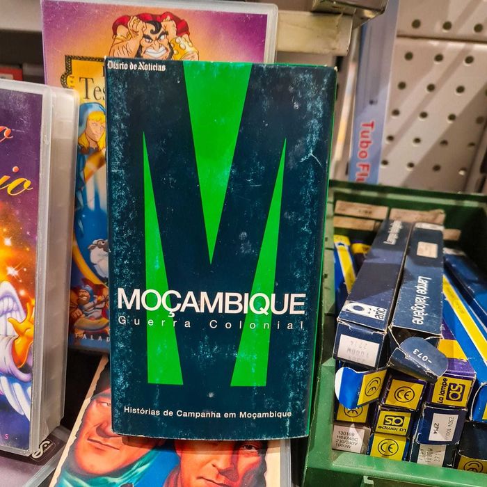 Cassete VHS – “Moçambique:Guerra Colonial”(Diário de Notícias/C.M.SOM)