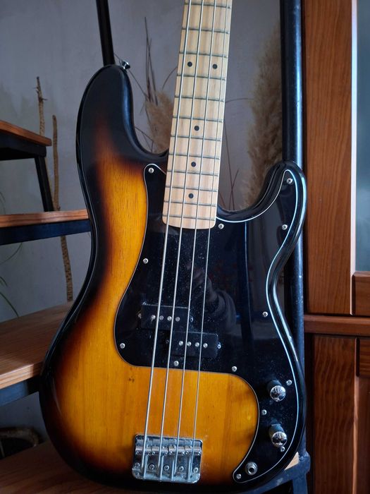 Baixo Squier P Bass Affinity (Indonesia) + Bag Fender
