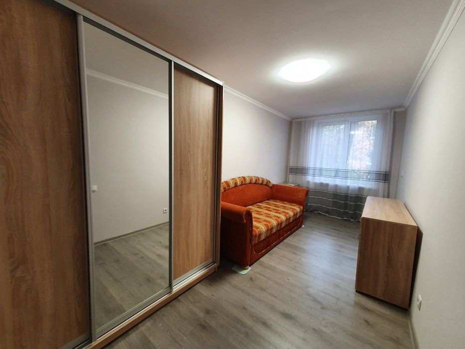 Підселення для однієї дівчини окрема кімната район Формаркету