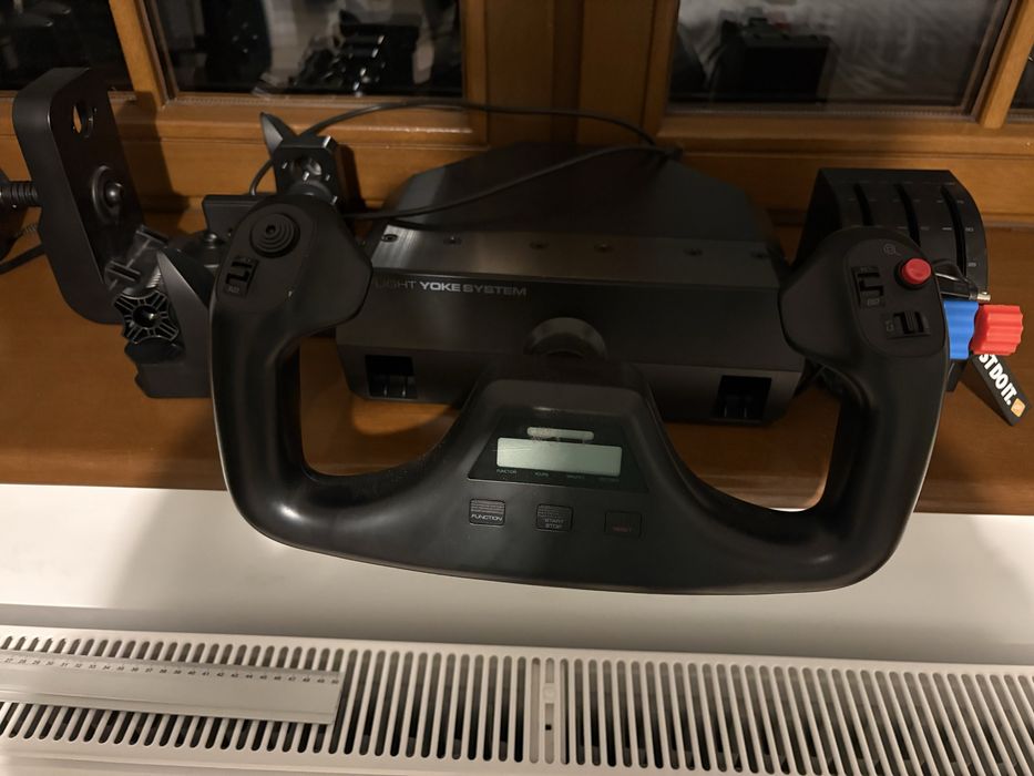 Sprzedam wolant logitech pro flight