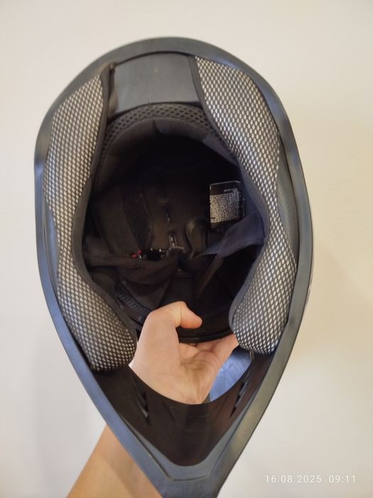 Шолом розмір L б /у в хорошому стані мото кросс без окуляр