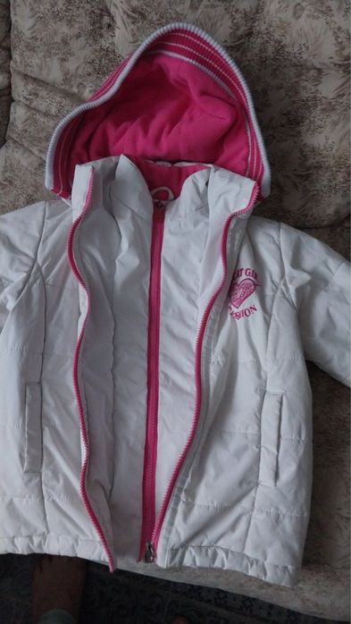 Куртка біла на флісі Осінь/зима розмір 110