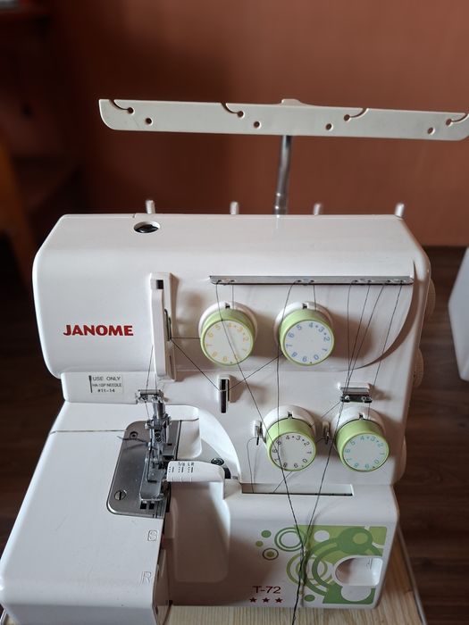 Оверлок  Janome T-72 б/у